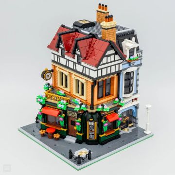 2025 NEW Tudor Corner Modular Building Set - Expert Street View Series | Medieval Architecture Blocks for Adult Collectors